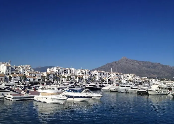 Daire Banus Elegant Modern